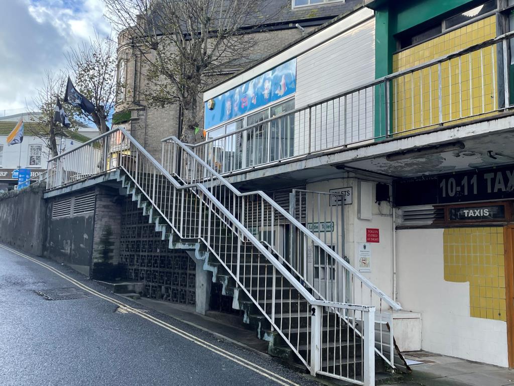 Lot: 51 - FREEHOLD FORMER TOILET BLOCK AND LAND IN TOWN CENTRE - General view of Lot.